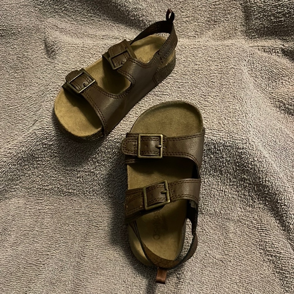 2 pair osh kosh sandals/ flip flops size 9-10